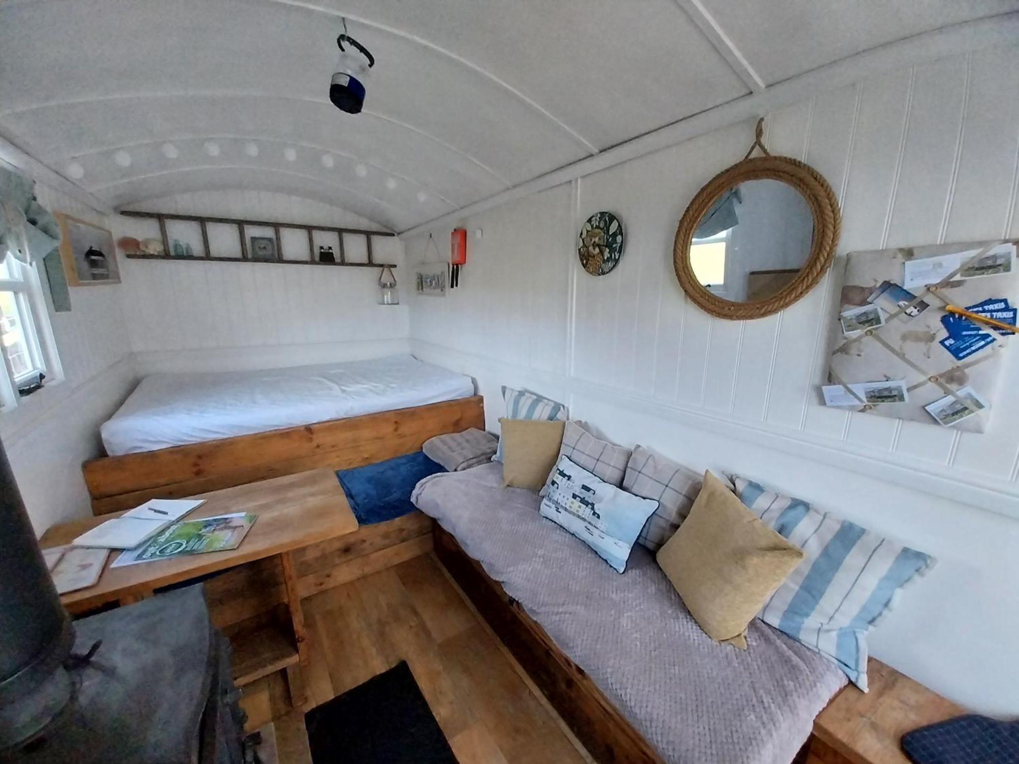 Meadowbeck - Shepherd Huts Fylingdales Ngoại thất bức ảnh