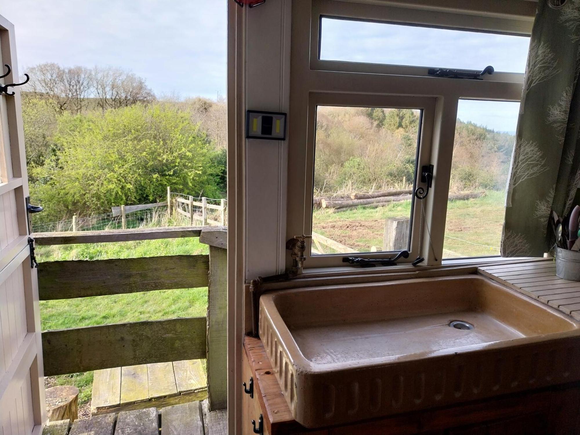 Meadowbeck - Shepherd Huts Fylingdales Ngoại thất bức ảnh