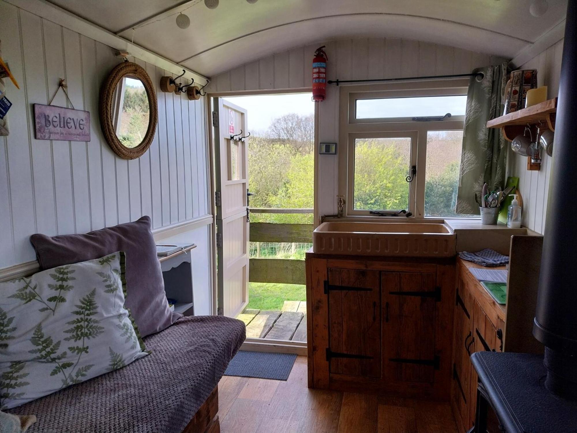 Meadowbeck - Shepherd Huts Fylingdales Ngoại thất bức ảnh