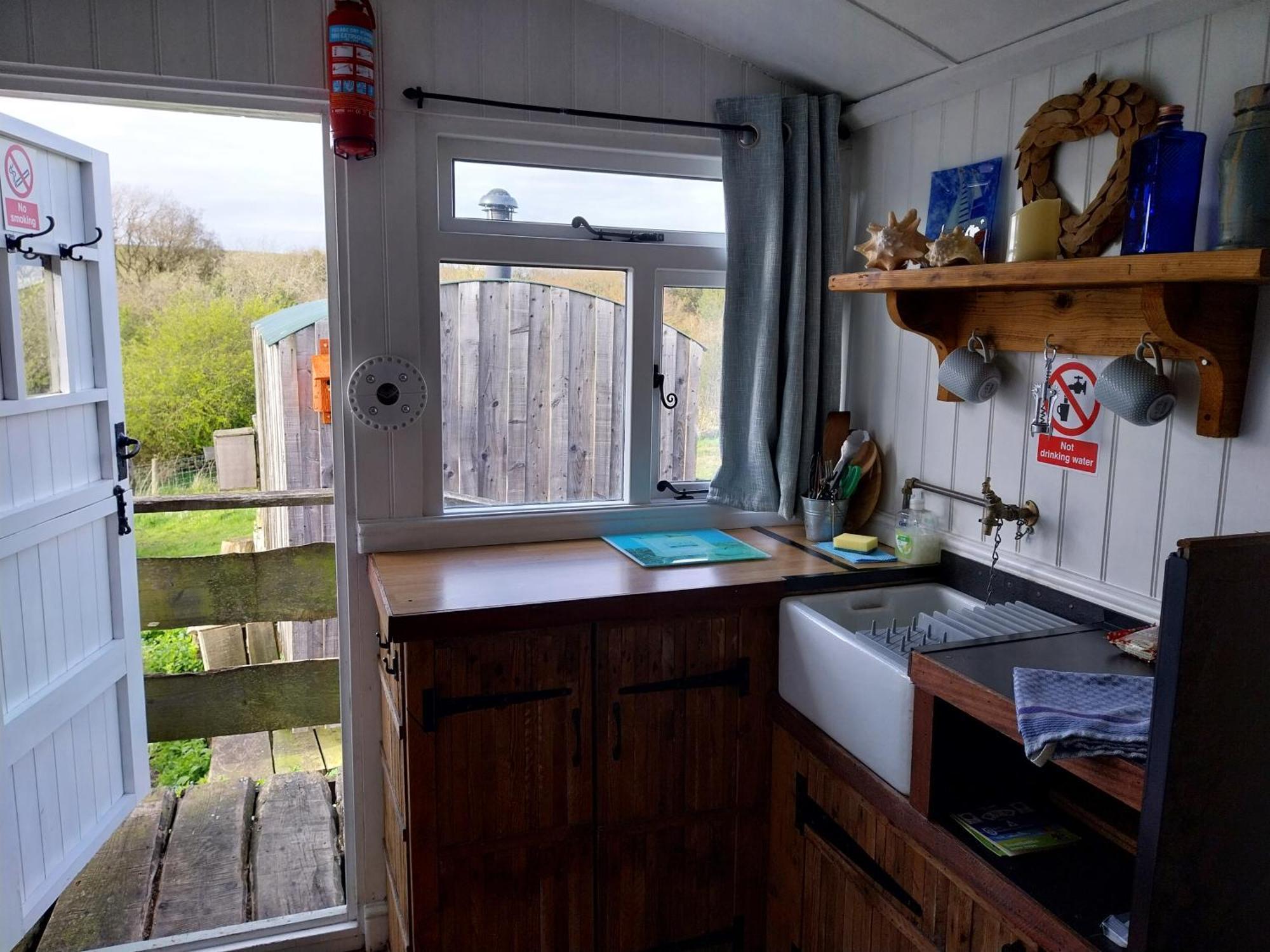 Meadowbeck - Shepherd Huts Fylingdales Ngoại thất bức ảnh