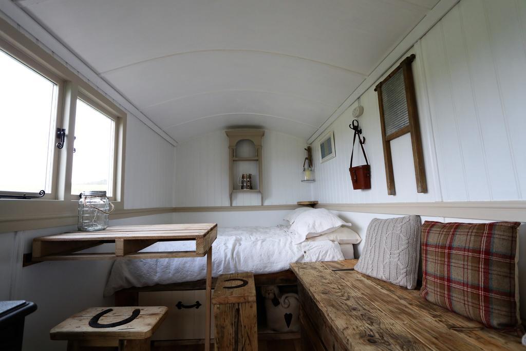 Meadowbeck - Shepherd Huts Fylingdales Ngoại thất bức ảnh